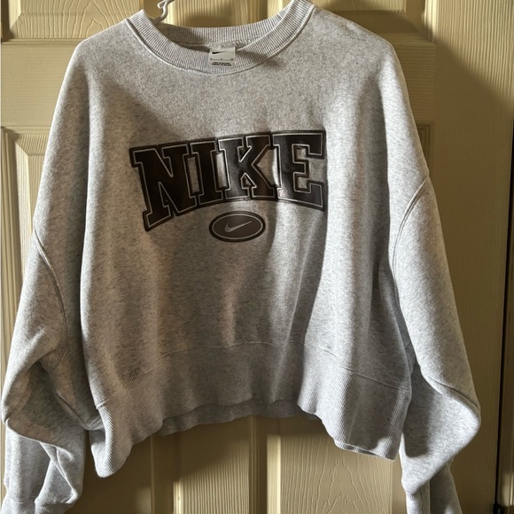 Nike Tops - NIKE crewneck light grey